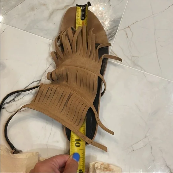GUCCI Becky Suede Fringe Thong Sandals in Tan Color